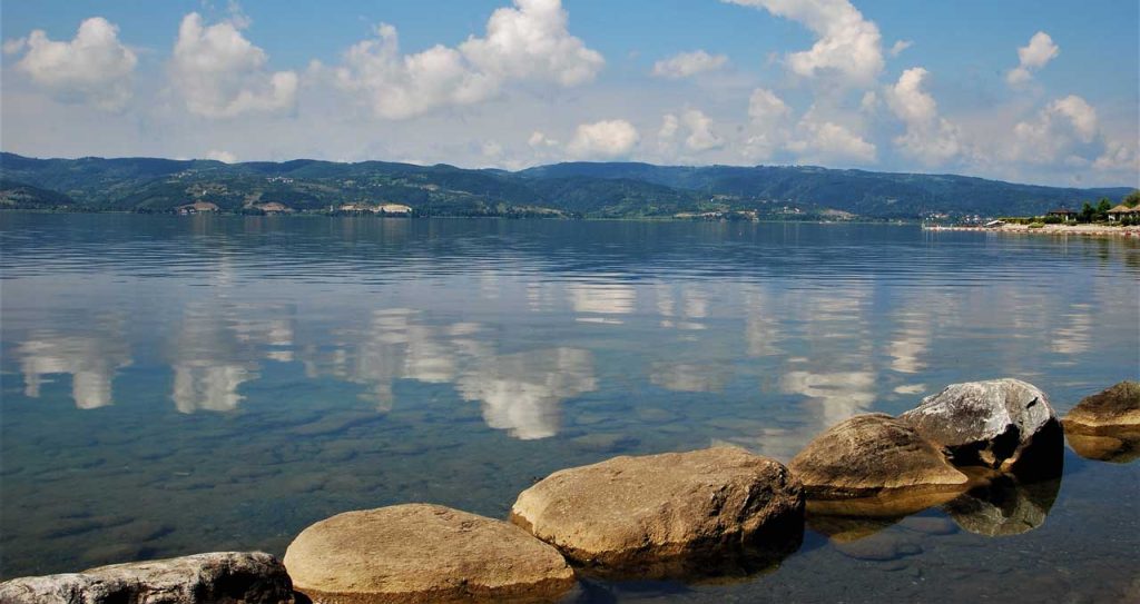 Sapanca'da manzaralı noktalardan en iyi görüntüyü sağlayan yerler neresidir?