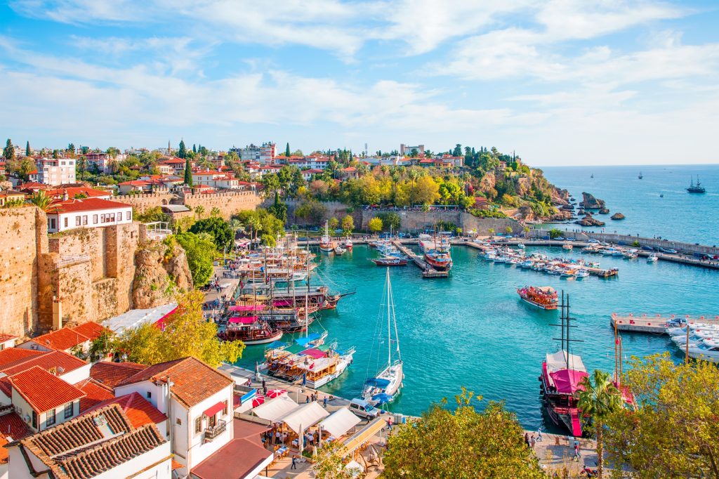 Antalya: Akdeniz'in Incisi, Tarihi ve Doğal Güzelliklerle Dolu